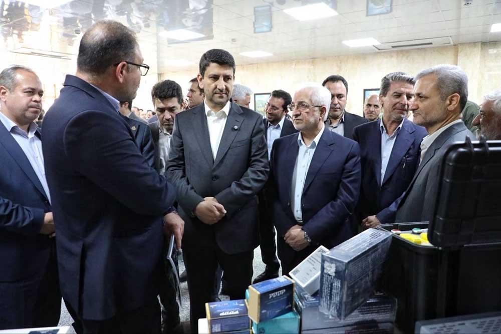 بازدید وزیر ارتباطات از نمایشگاه دستاوردهای حوزه فاوا در بجنورد