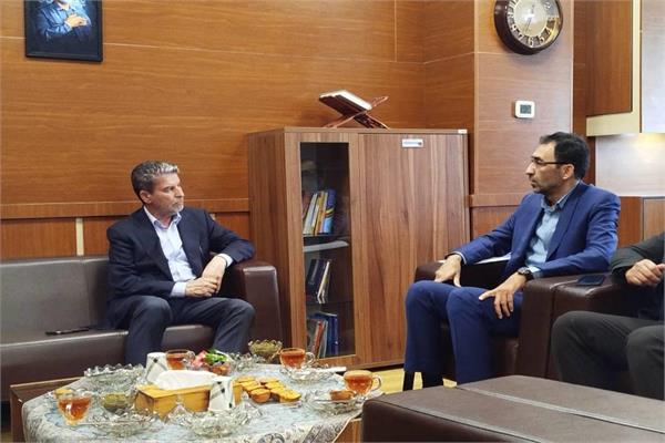 توسعه خدمات ارتباطی در روستاها اولویت کار باشد