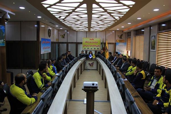 بزرگداشت هفته پست و برگزاری جلسه شورای مدیران حوزه ارتباطات و فناوری اطلاعات با حضور موزعین پست