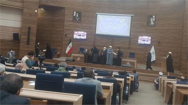 تقدیر از بانوی نمونه  اداره کل ارتباطات و فناوری اطلاعات در آیین تجلیل از بانوان نمونه عفاف و حجاب استان خراسان شمالی