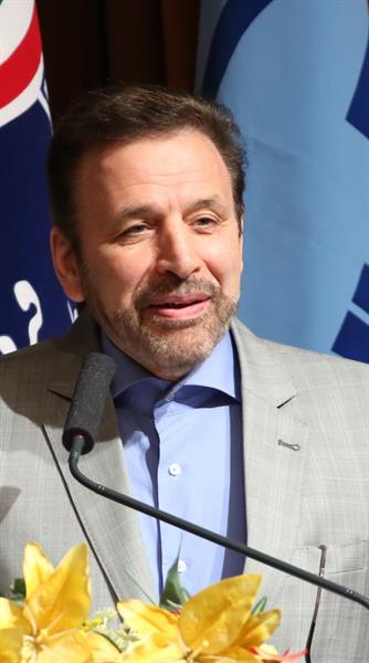 دکتر واعظی در سفر به خراسان شمالی، عصر امروز به شهرستان شیروان رفت و مورد استقبال مردم و مسئولین این شهرستان قرار گرفت
